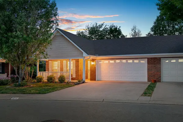 520 Forest Glen Cir, Murfreesboro, TN 37128