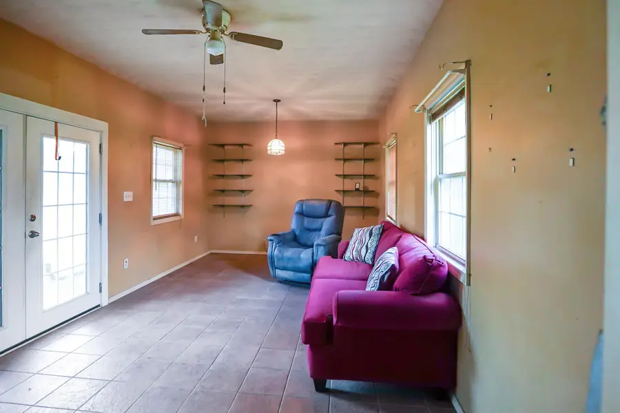 430 Spring St, Erin, TN 37061 - #3