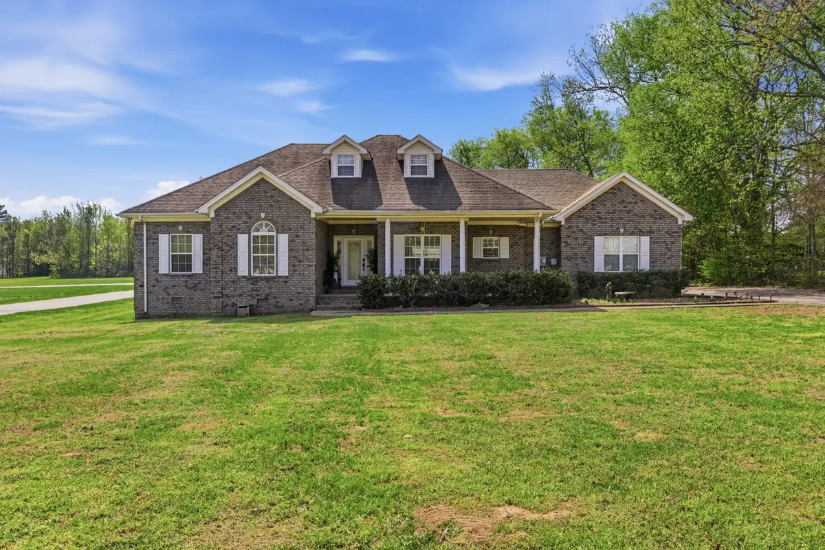 435 Long St W, McEwen, TN 37101 - #1