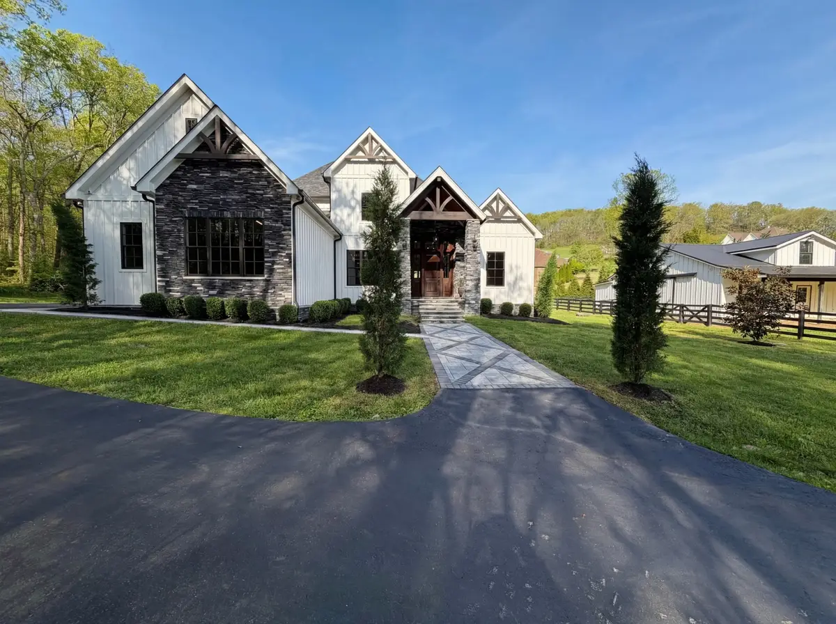 4450 Savage Pointe Dr, Franklin, TN 37064 - #1