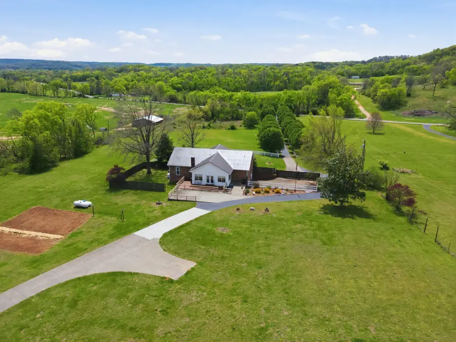 2149 Mooresville Pike, Culleoka, TN 38451 - #2