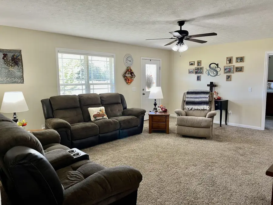 260 Miller Rd, Lafayette, TN 37083 - #2