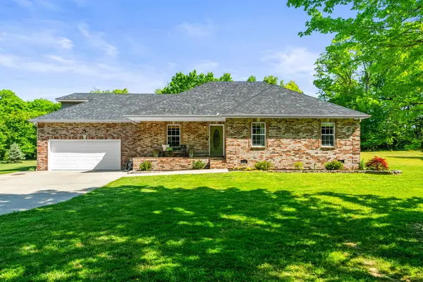 1011 Adam Ct, Cottontown, TN 37048