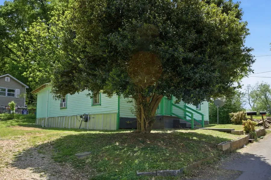 433 Jones St, Pulaski, TN 38478 - #2