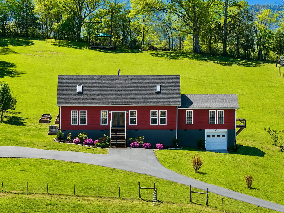 4341 Marlowe Rd, Williamsport, TN 38487 - #1