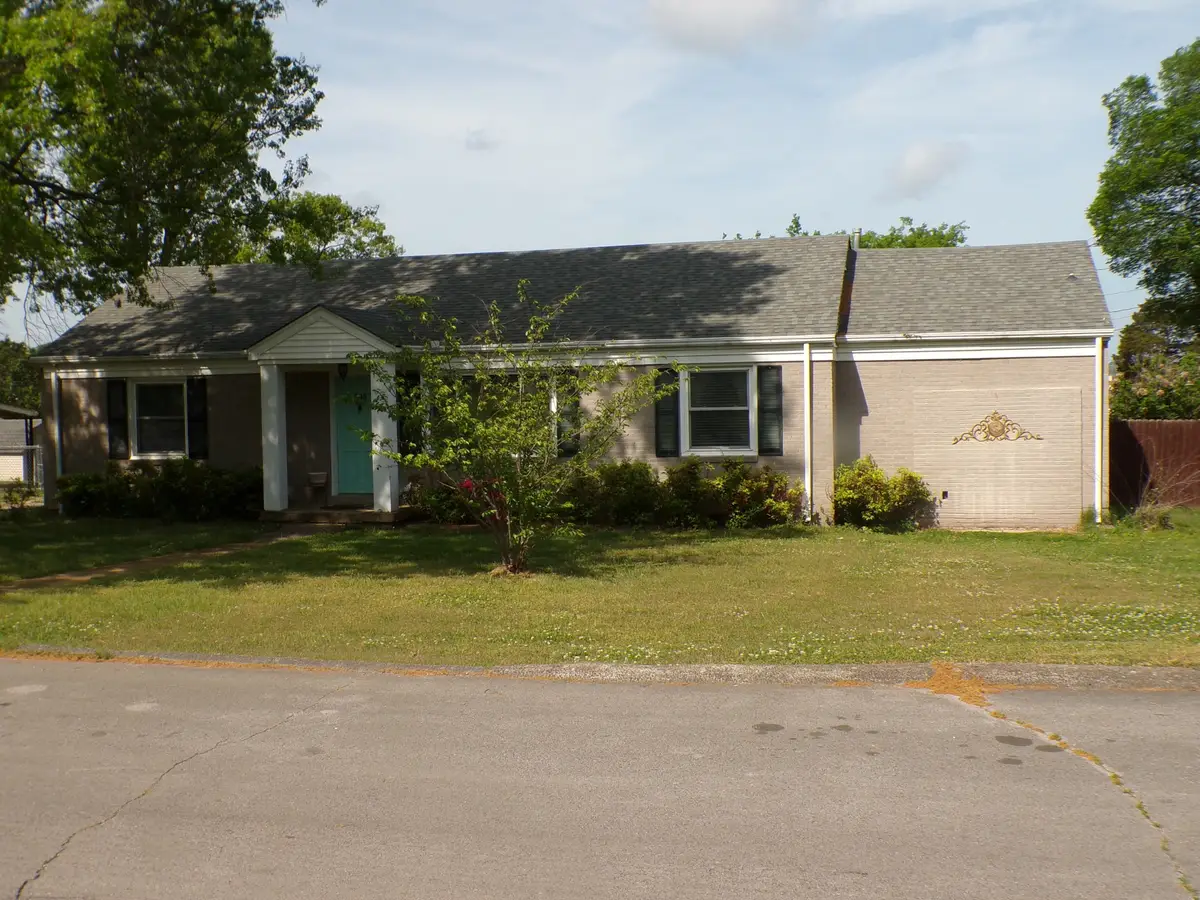 208 Armory Dr, Lewisburg, TN 37091 - #1