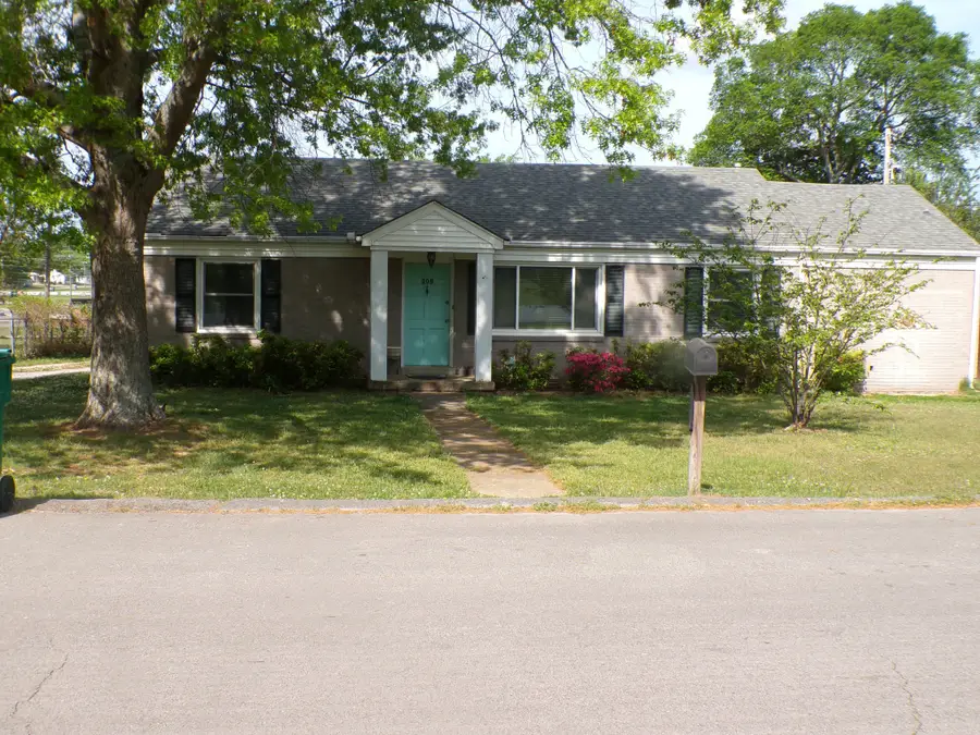208 Armory Dr, Lewisburg, TN 37091 - #2
