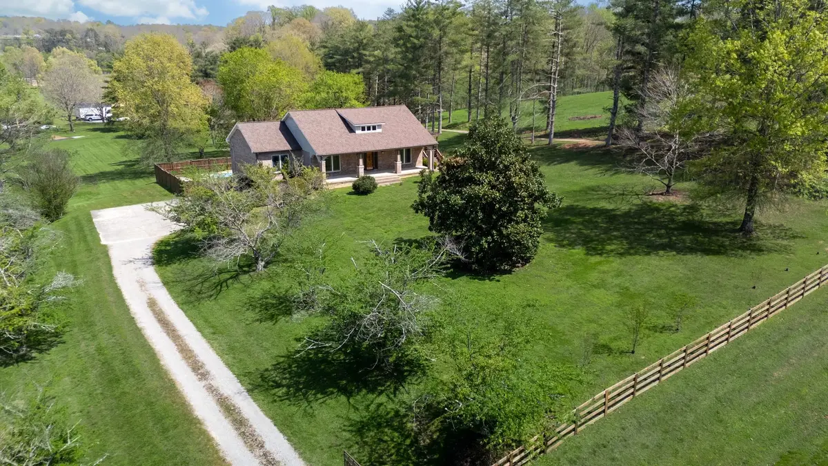 1249 White Road, Bon Aqua, TN 37025 - #1