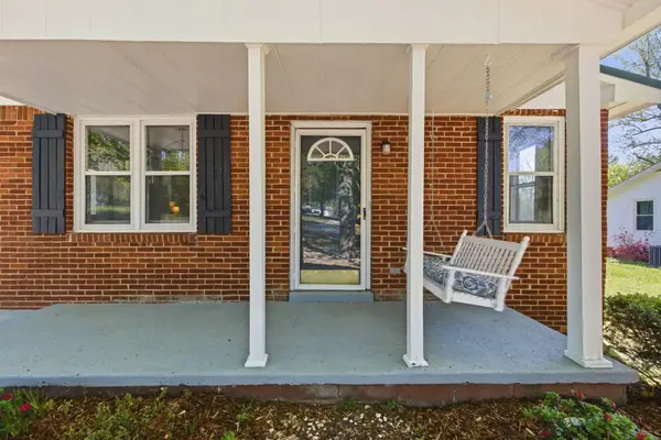 1021 Preston Dr, Burns, TN 37029