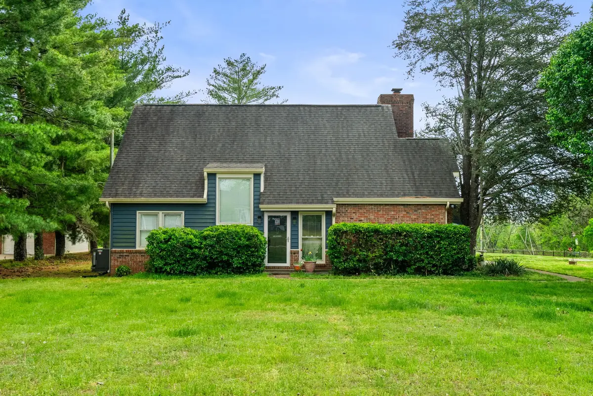 674 Lakeside Dr, Springfield, TN 37172 - #1