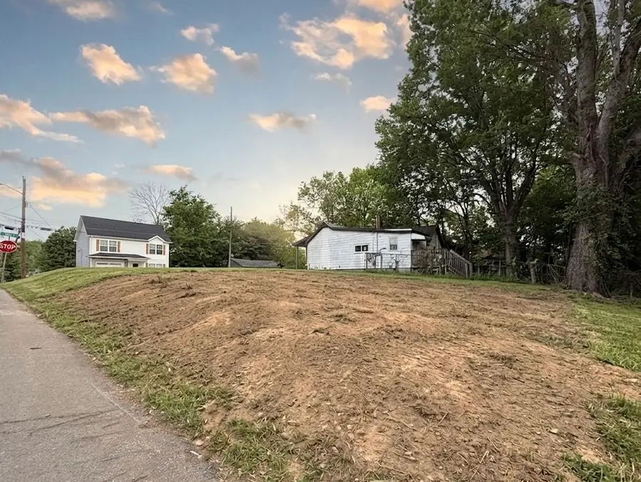 601 9th St, Clarksville, TN 37040 - #2