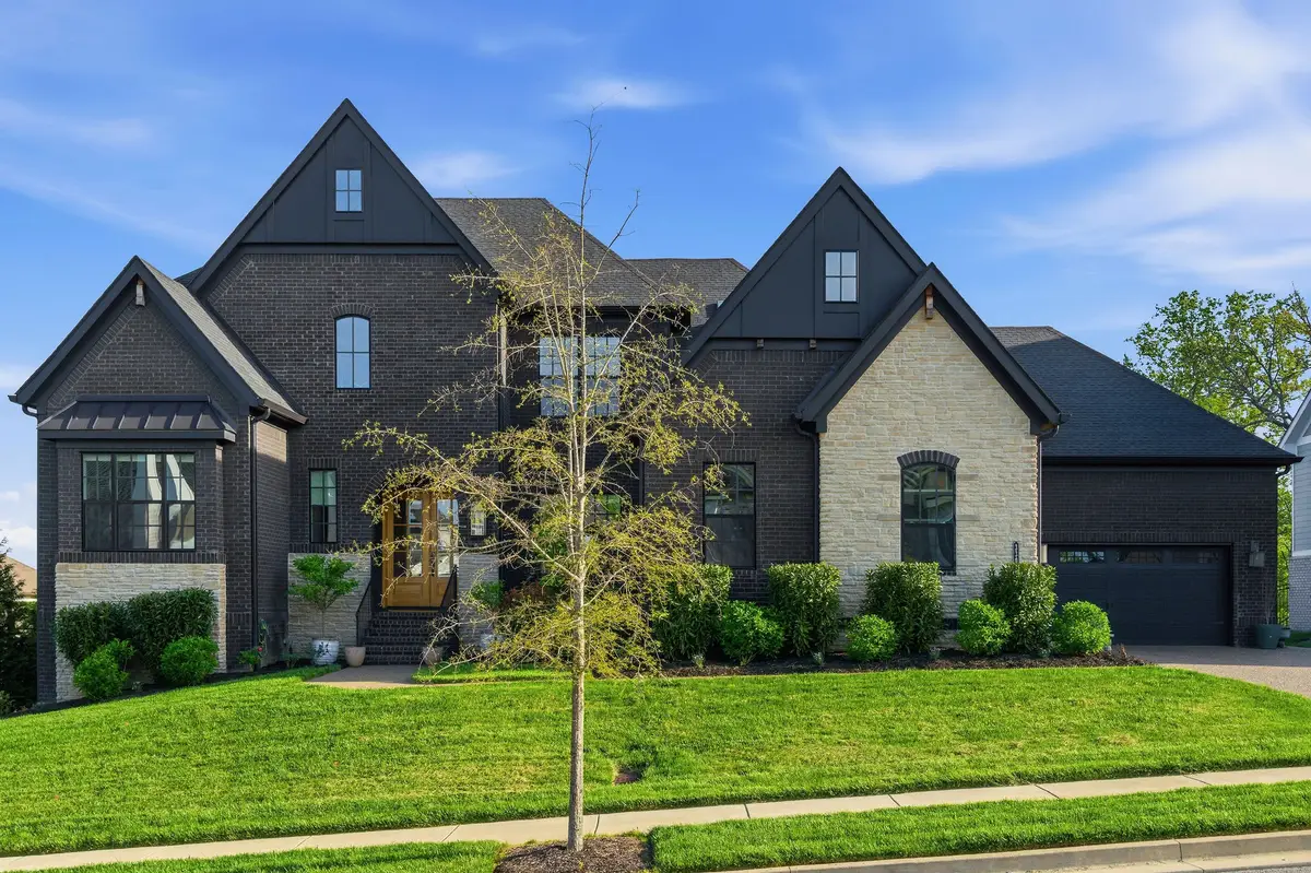 3304 Sarah Bee Ln, Thompsons Station, TN 37179 - #1