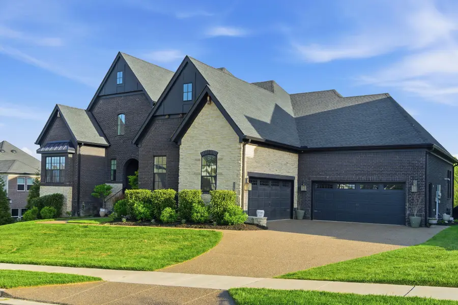 3304 Sarah Bee Ln, Thompsons Station, TN 37179 - #3