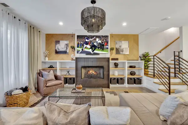 611 21st Ave N, Nashville, TN 37203