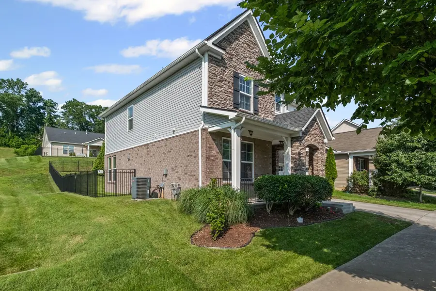 1872 Stonewater Dr, Hermitage, TN 37076 - #3