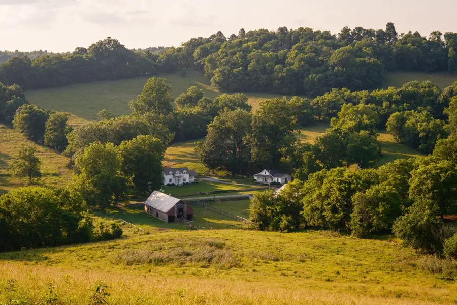 2405 Thompson Rd, Lewisburg, TN 37091 - #2