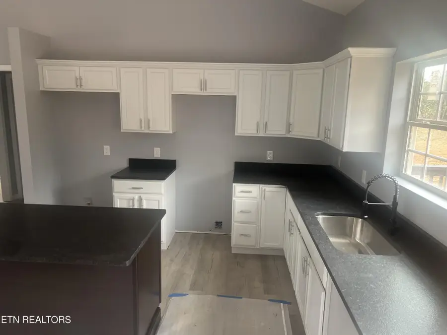 917 Nichols Rd, Dandridge, TN 37725 - #3