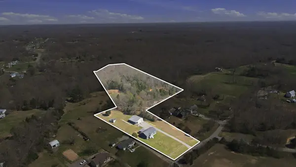 1041 Twin Creek Rd, Charlotte, TN 37036