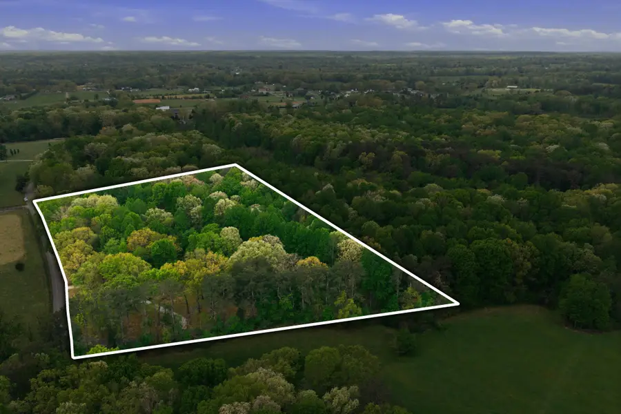 1566 Porter Rd, Burns, TN 37029 - #2