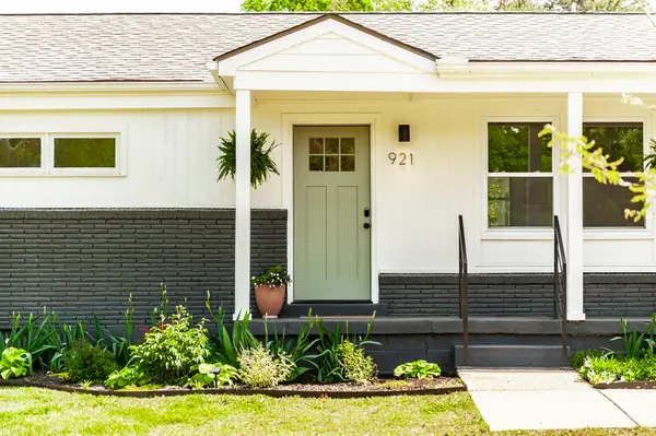 921 Lemont Ct, Nashville, TN 37216