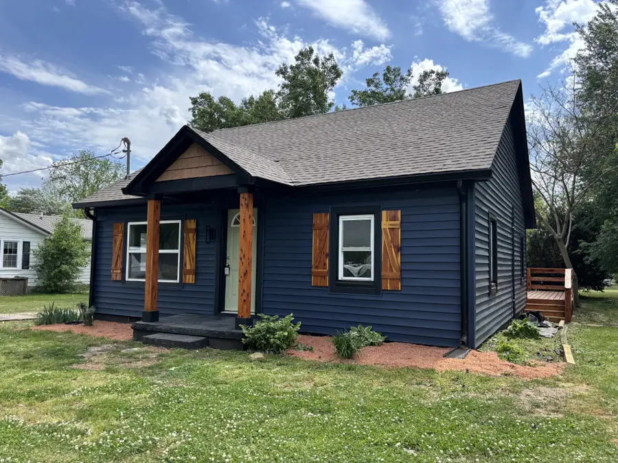 206 Wakefield Ave, Cornersville, TN 37047 - #2