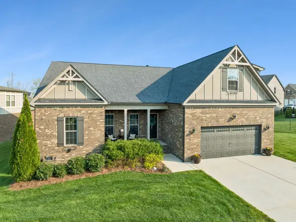 2672 Dunstan Place Dr, Thompsons Station, TN 37179