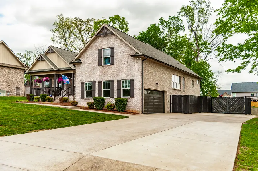 715B N Russell St, Portland, TN 37148 - #2