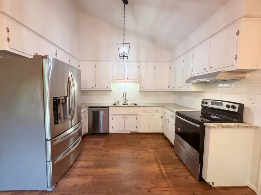 242 Kingswood Dr, Clarksville, TN 37043 - #2