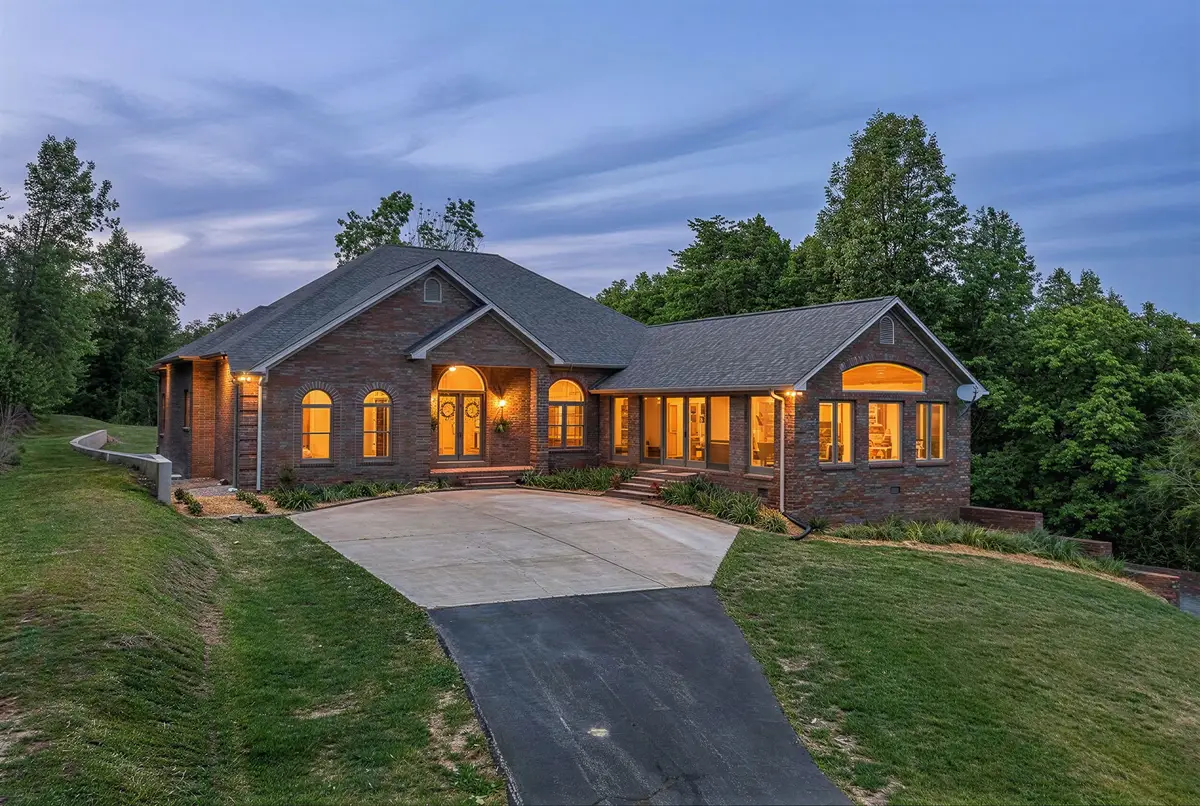 360 Long Hollow Ln, Gainesboro, TN 38562 - #1