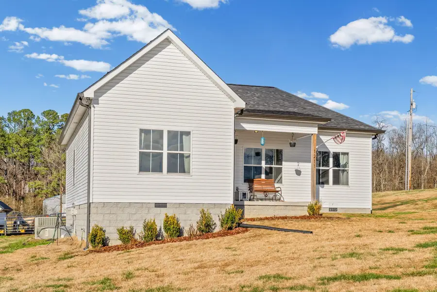 1211 N Charlotte St, Dickson, TN 37055 - #3