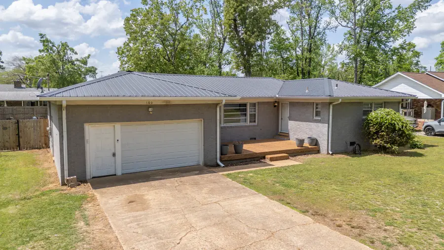 180 Willow St, Savannah, TN 38372 - #2