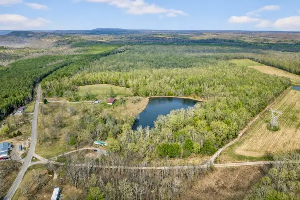 1552 New Harmony Rd, Graysville, TN 37338