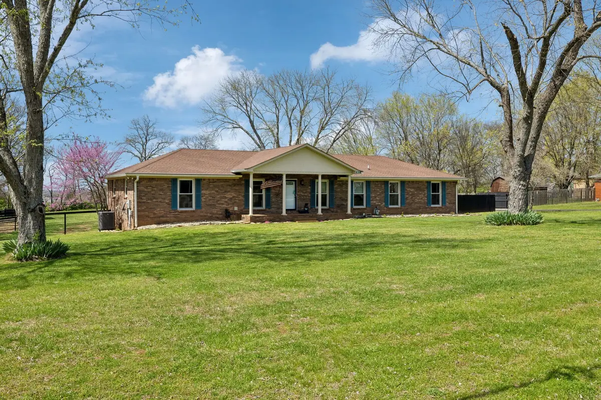 438 Nichols Cir W, Gallatin, TN 37066 - #1