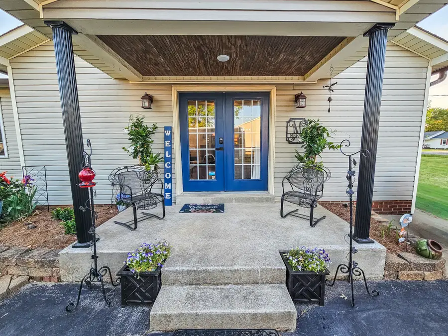 1305 Horseshoe Dr, Lewisburg, TN 37091 - #2