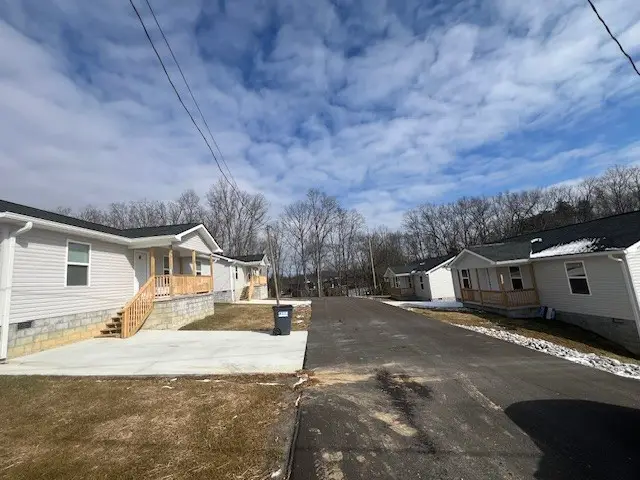 225 Iris Ln, Crossville, TN 38555 - #2