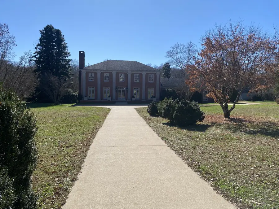 1099 E Gaines St, Lawrenceburg, TN 38464 - #3