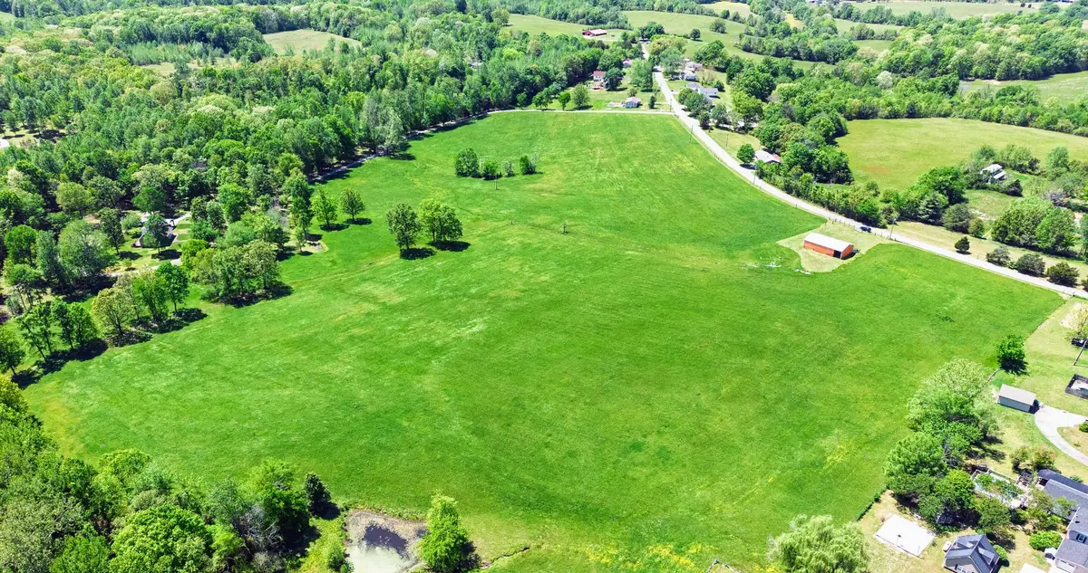 848 Moore Hollow Rd, Tennessee Ridge, TN 37178 - #1