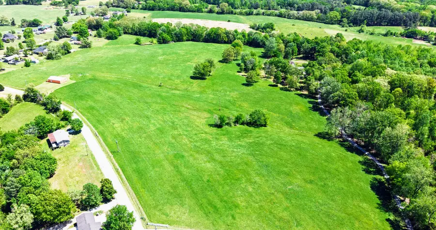 848 Moore Hollow Rd, Tennessee Ridge, TN 37178 - #3