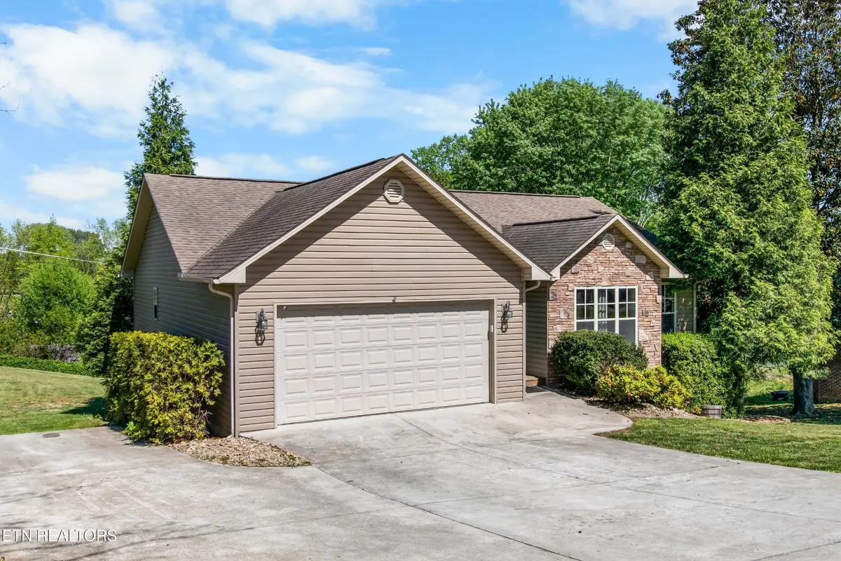 172 Mountain View Rd, Jacksboro, TN 37757 - #1