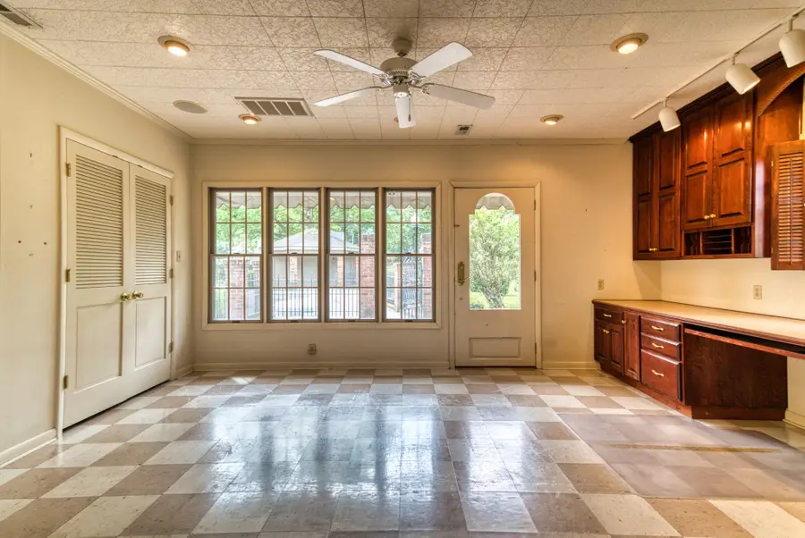 301 W 6th St, Russellville, KY 42276 - #3