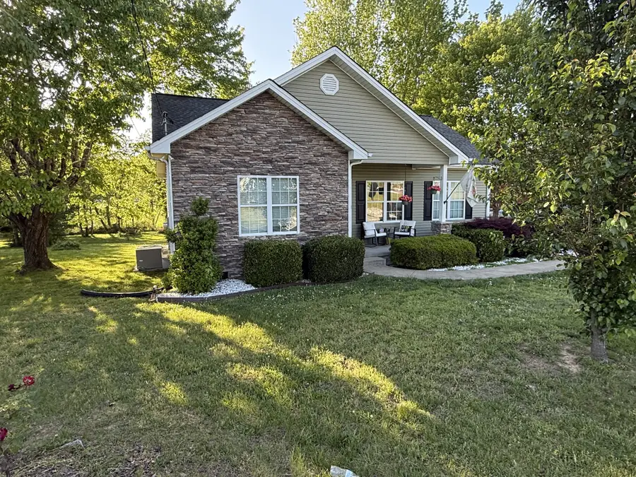 543 Main St, McEwen, TN 37101 - #2