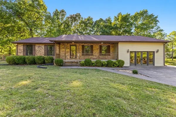 113 Oakwood Cir, Dickson, TN 37055