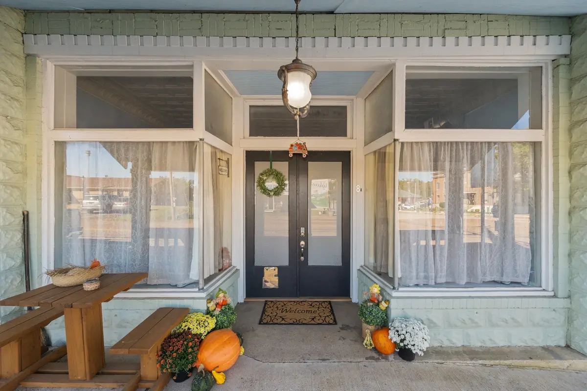 8 E Main St, Decaturville, TN 38329 - #1