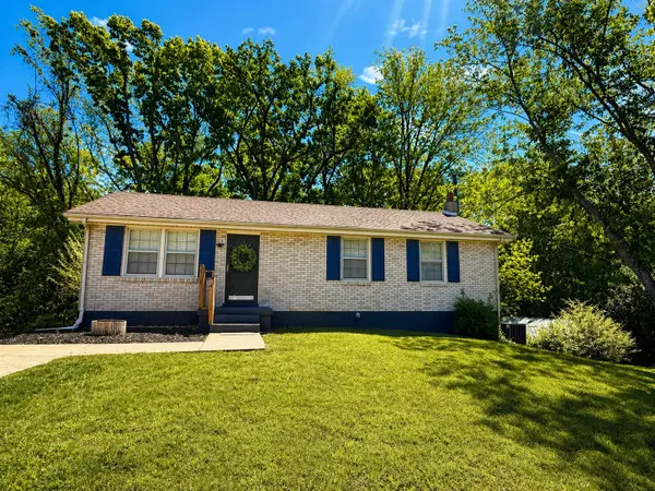 450 Oriole Cir, Clarksville, TN 37043