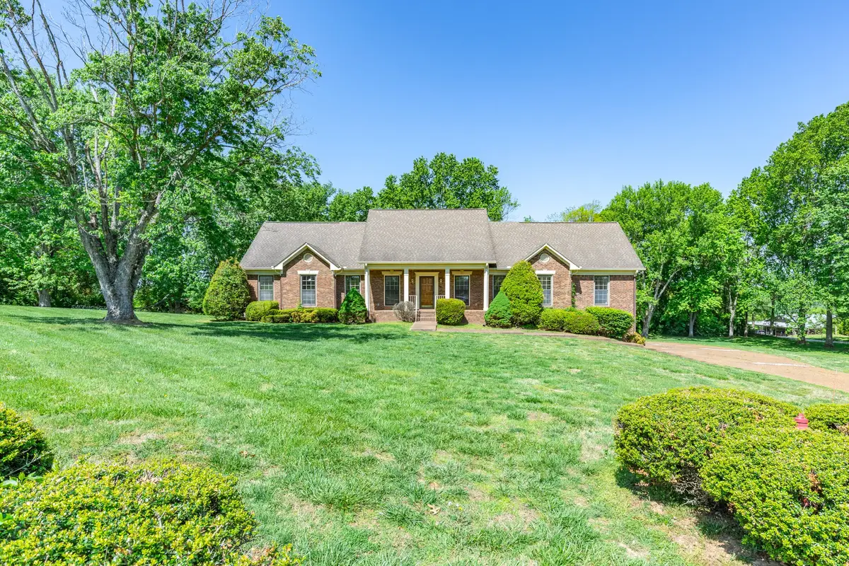 325 Clearview Dr, Springfield, TN 37172 - #1