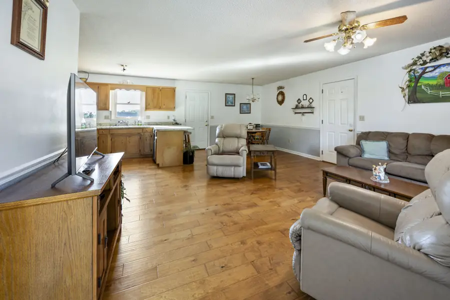 180 Woods Edge Rd, Winchester, TN 37398 - #2