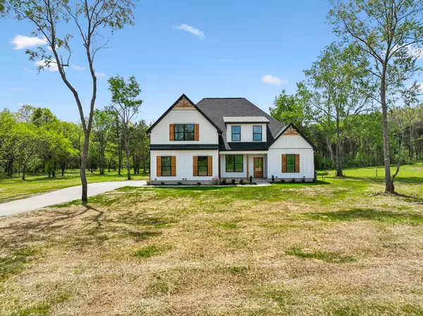 1990 Chicken Rd, Lebanon, TN 37090