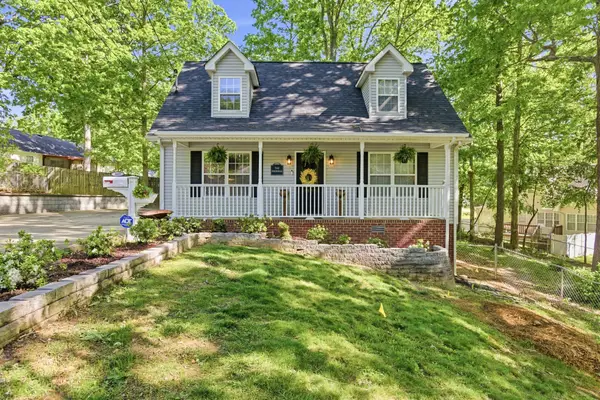 1015 Pin Oak Dr, Dickson, TN 37055