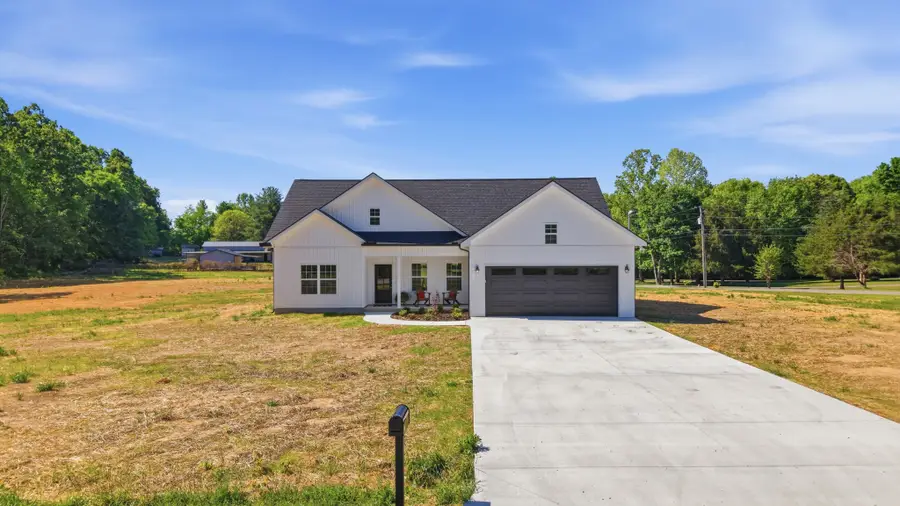 319 Bains Rd, Hillsboro, TN 37342 - #2