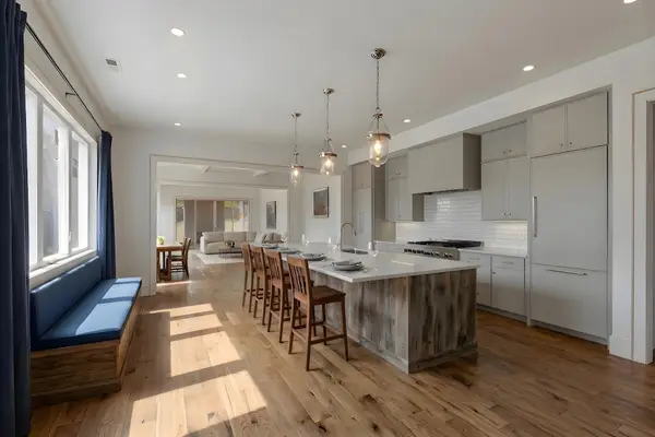 2203 Castleman Dr, Nashville, TN 37215